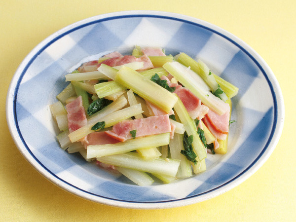 セロリとハムの塩味炒め