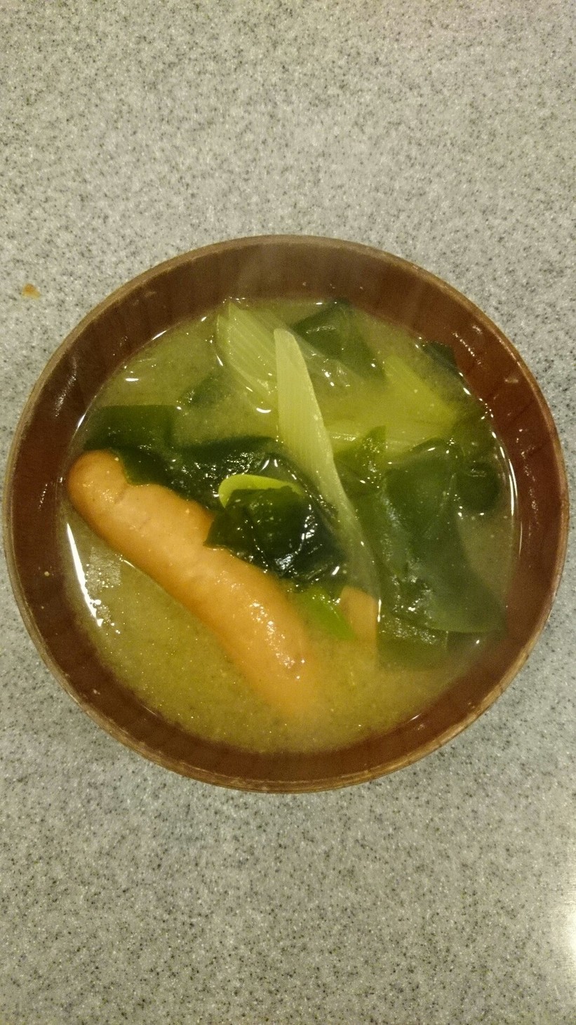 冷凍してあったソーセージを使ったお味噌汁の画像