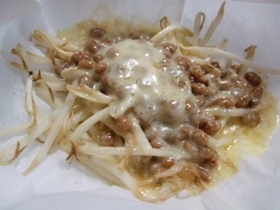 もやしの納豆チーズ焼き