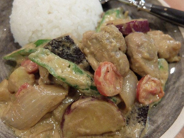 鶏肉とさつまいものココナッツカレー