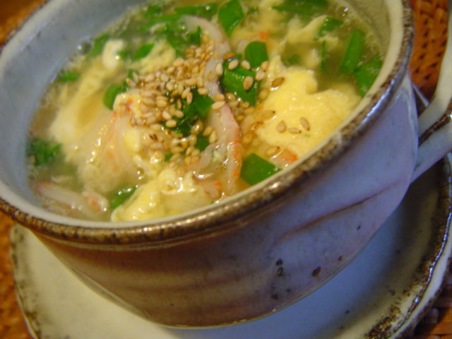 ニラとカニかまの中華風卵スープの画像