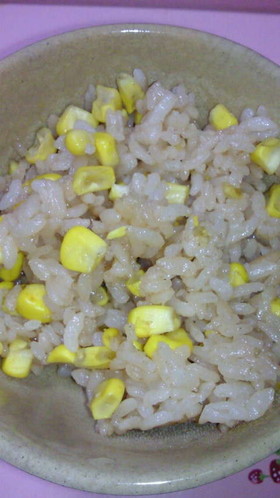 とうもろこし入りウーロン茶飯