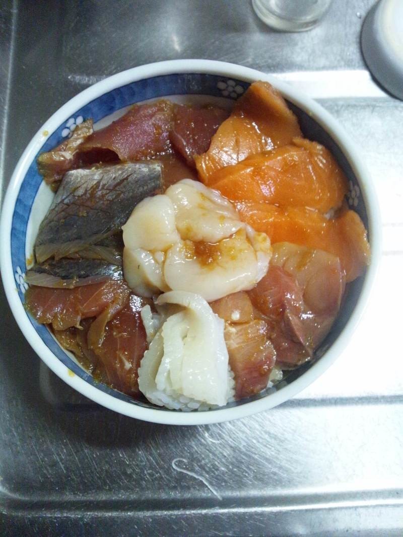 ２月９日晩飯【海鮮丼】の画像