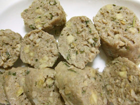 お茶と高野豆腐入り●ソーセージ?つくね●