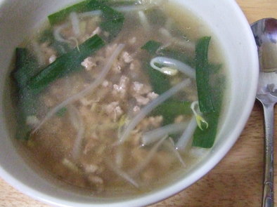 ニラとひき肉の和風スープの写真