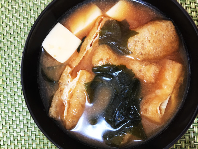 【基本】豆腐とわかめのお味噌汁、簡単5分の画像