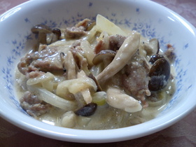 豚こまとシメジのクリーム煮