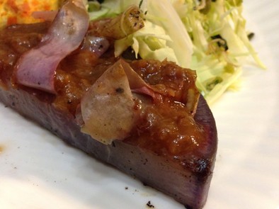 紫大根ステーキの梅肉ソースがけの写真