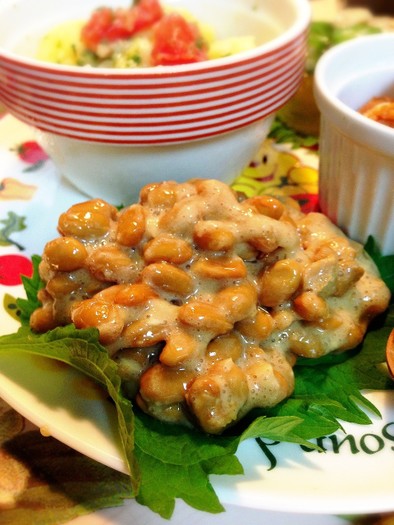 ごまドレに生姜納豆の写真