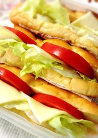 海老とアボカドサラダのサンドイッチ