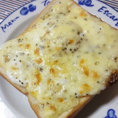簡単☆目玉焼きチーズトーストの写真