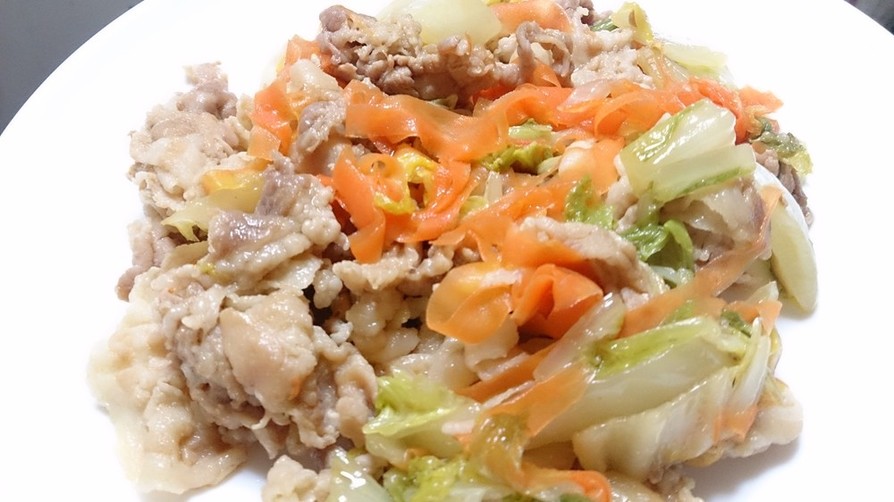 にんじん麺と豚肉と白菜の炒め物の画像