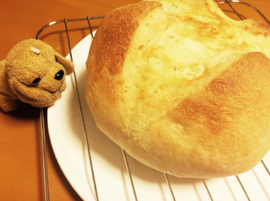 手捏ね☆丸いフランスパン〜バター風味の写真