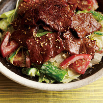 牛肉カルビの焼き肉サラダ