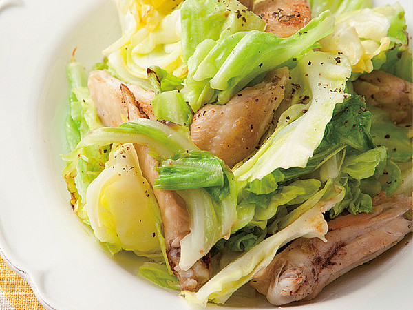 キャベツと鶏手羽のこんがり蒸し焼き