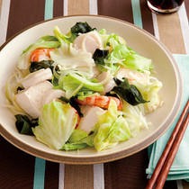 野菜と魚介、豆腐のボリュームサラダ