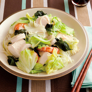 野菜と魚介、豆腐のボリュームサラダ