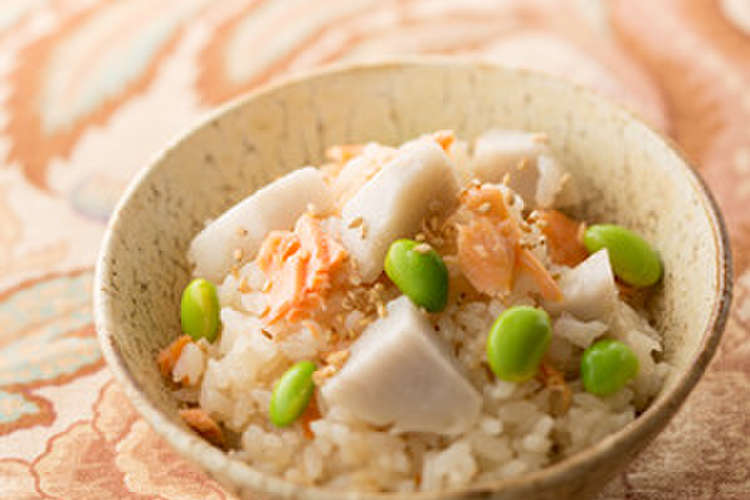 彩り鮮やか 里芋と鮭の炊き込みご飯 レシピ 作り方 By 埼玉県 クックパッド 簡単おいしいみんなのレシピが353万品