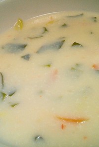 蟹缶と白菜、ネギの豆乳スープ