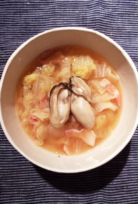 牡蠣と白菜とベーコンのスープ