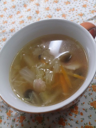 白菜のコンソメ醤油スープの写真