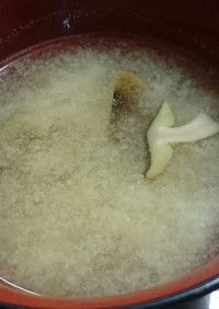 シモコシなど3種のキノコと大根の味噌汁