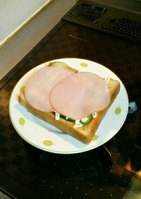 朝食に★☆簡単★☆ハムきゅうりトースト