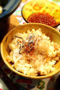 ホタテ(ほぐし身缶)と炊いた 味ご飯