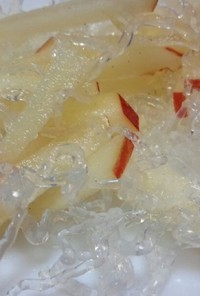 海藻麺クリスタルとりんごのサラダ