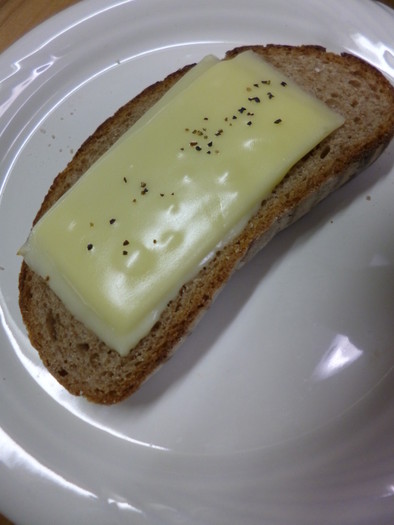 ドイツパン(チーズ)の写真