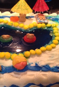 スイミングプールガミーベア 誕生日ケーキ