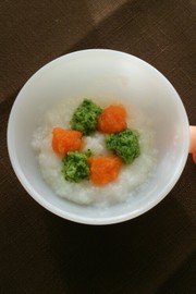 ☆彩り野菜と鱈のおかゆ☆離乳食中期の写真