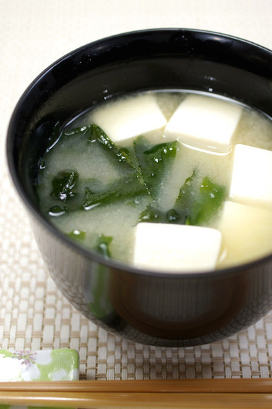 超簡単▶▶豆腐とわかめの味噌汁の写真
