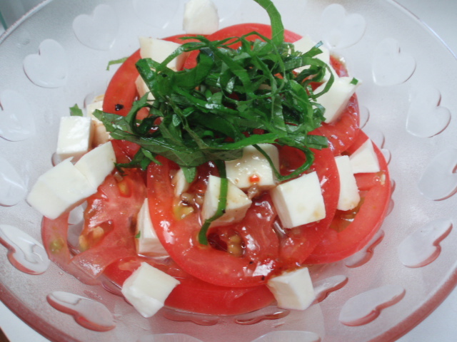 モッツァレラチーズとトマトの簡単サラダ☆の画像