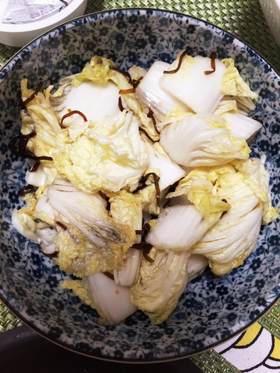簡単☆柚子胡椒×塩昆布が美味、白菜浅漬けの写真
