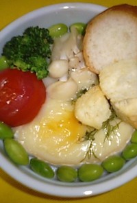 クルトンと枝豆と野菜のココット・カマン