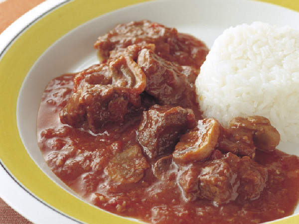 コロコロ肉のトマトシチュー
