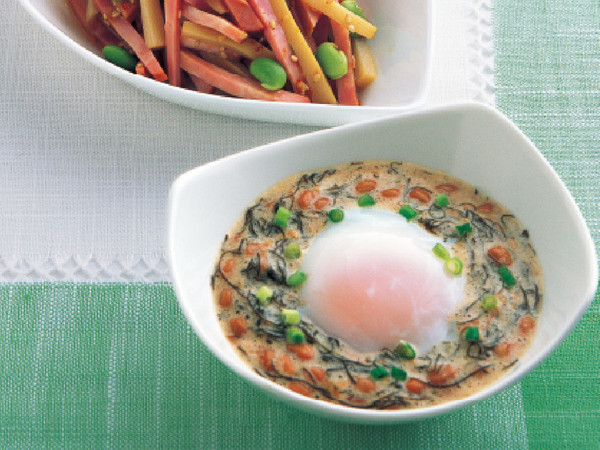 もずく納豆の温たまのっけ(写真下)