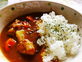 浜納豆でひと晩煮込んだ味に!チキンカレー