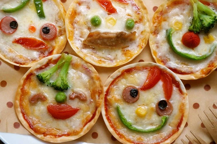 餃子の皮でニコニコピザ レシピ 作り方 By カリメロまま クックパッド 簡単おいしいみんなのレシピが354万品