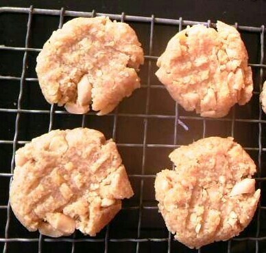 小麦粉なし、簡単ピーナッツバタークッキーの画像