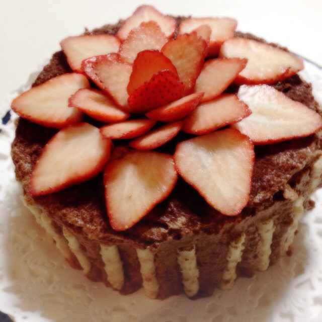 薔薇の生チョコケーキ デコレーション レシピ 作り方 By みっきい クックパッド 簡単おいしいみんなのレシピが350万品