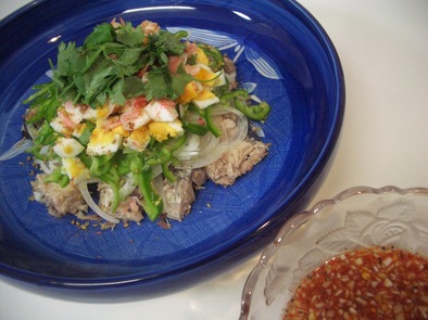さば水煮缶で簡単ヘルシー　タイ風サラダの写真