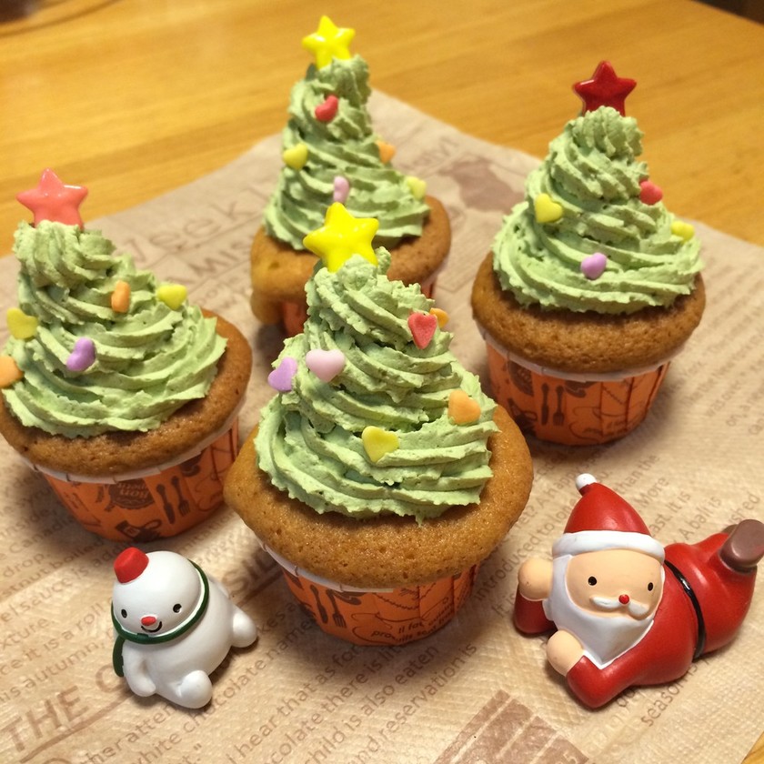 Xmas♡ツリーカップケーキ by ぁき＞ω＜ちゃ 【クックパッド】 簡単おいしいみんなのレシピが350万品