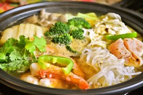 トムヤムカレー鍋 ピリ辛~エスニック!