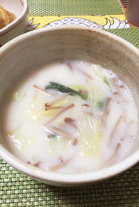 簡単5分☆白菜と青梗菜の熱々ミルクスープ