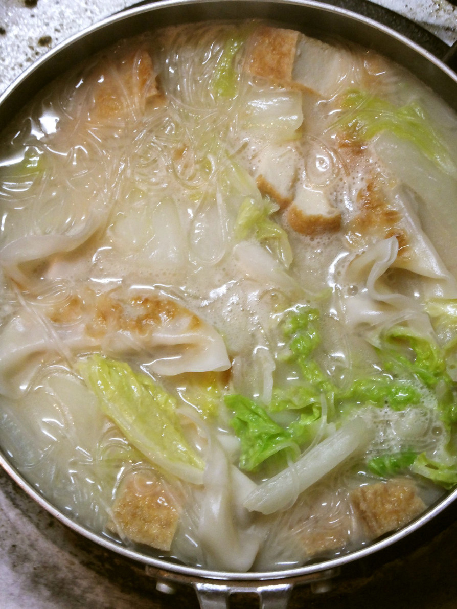 白菜と餃子と厚揚げの簡単手抜きスープ鍋の画像