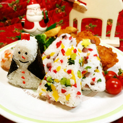 クリスマスツリー寿司とスノーマンの写真