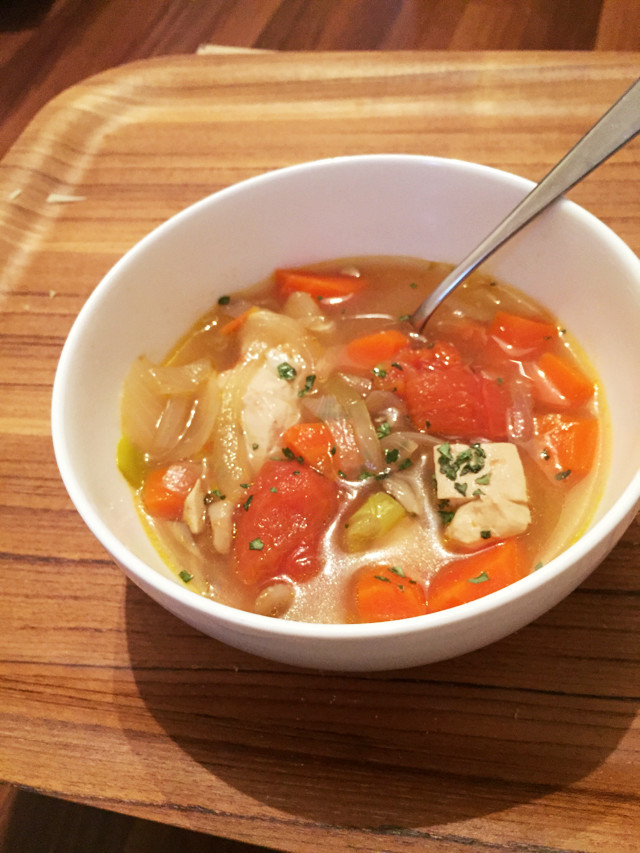 夜食にも 豆腐とお野菜のコンソメスープ の画像