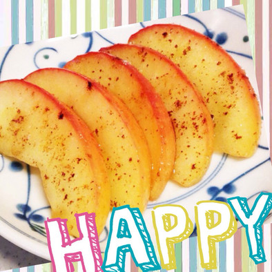 簡単♡フライパンで焼きりんご！シナモン味の写真